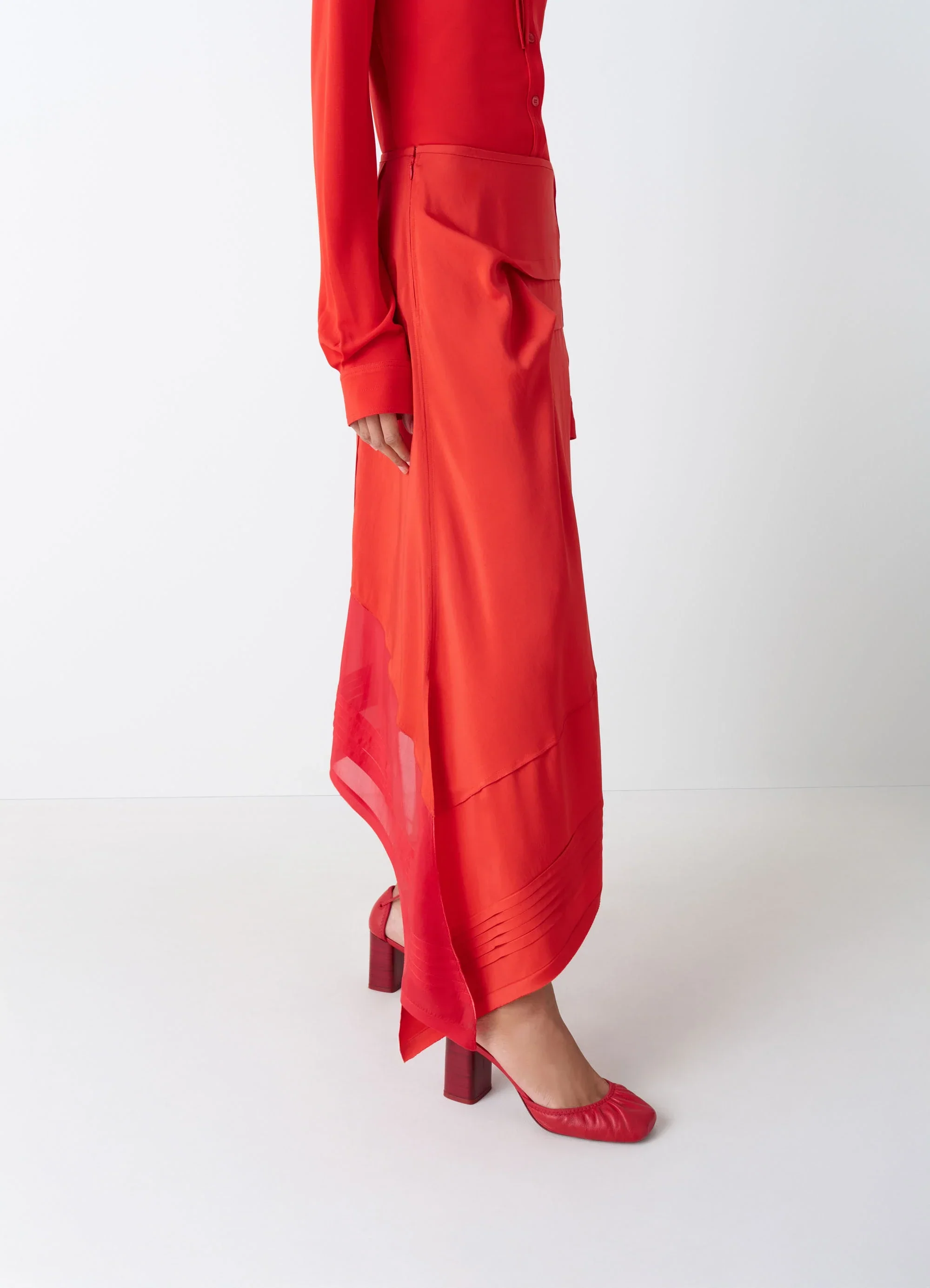 SKIRT WITH PLEATS IN SILK