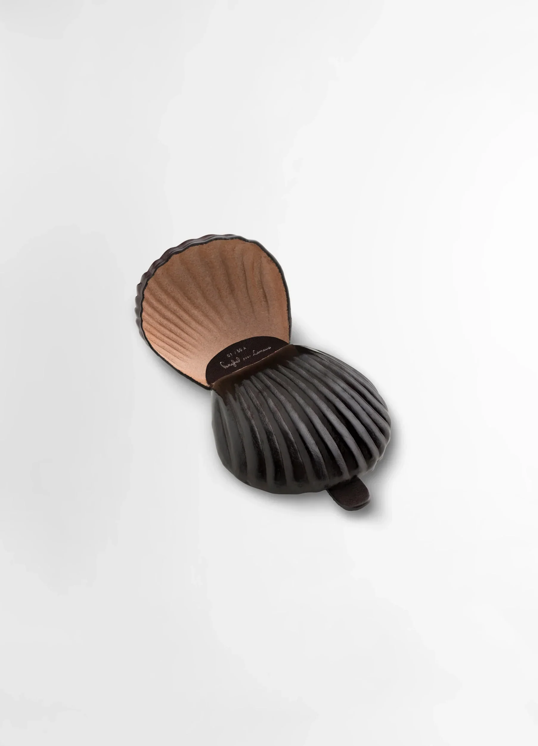 CARLOS PEÑAFIEL SHELL COIN PURSE IN LEATHER
