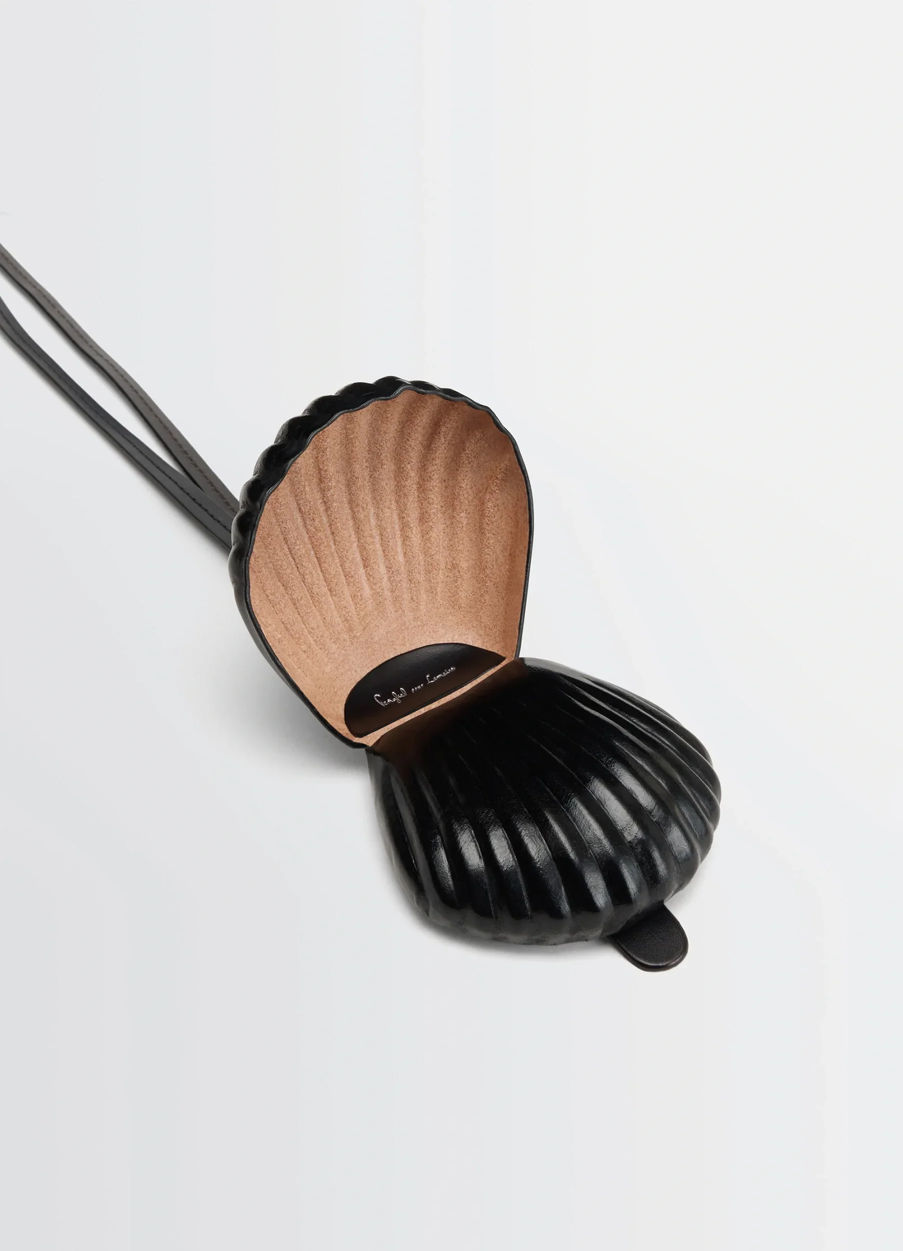 CARLOS SHELL COIN PURSE NECKLACE IN LEATHER