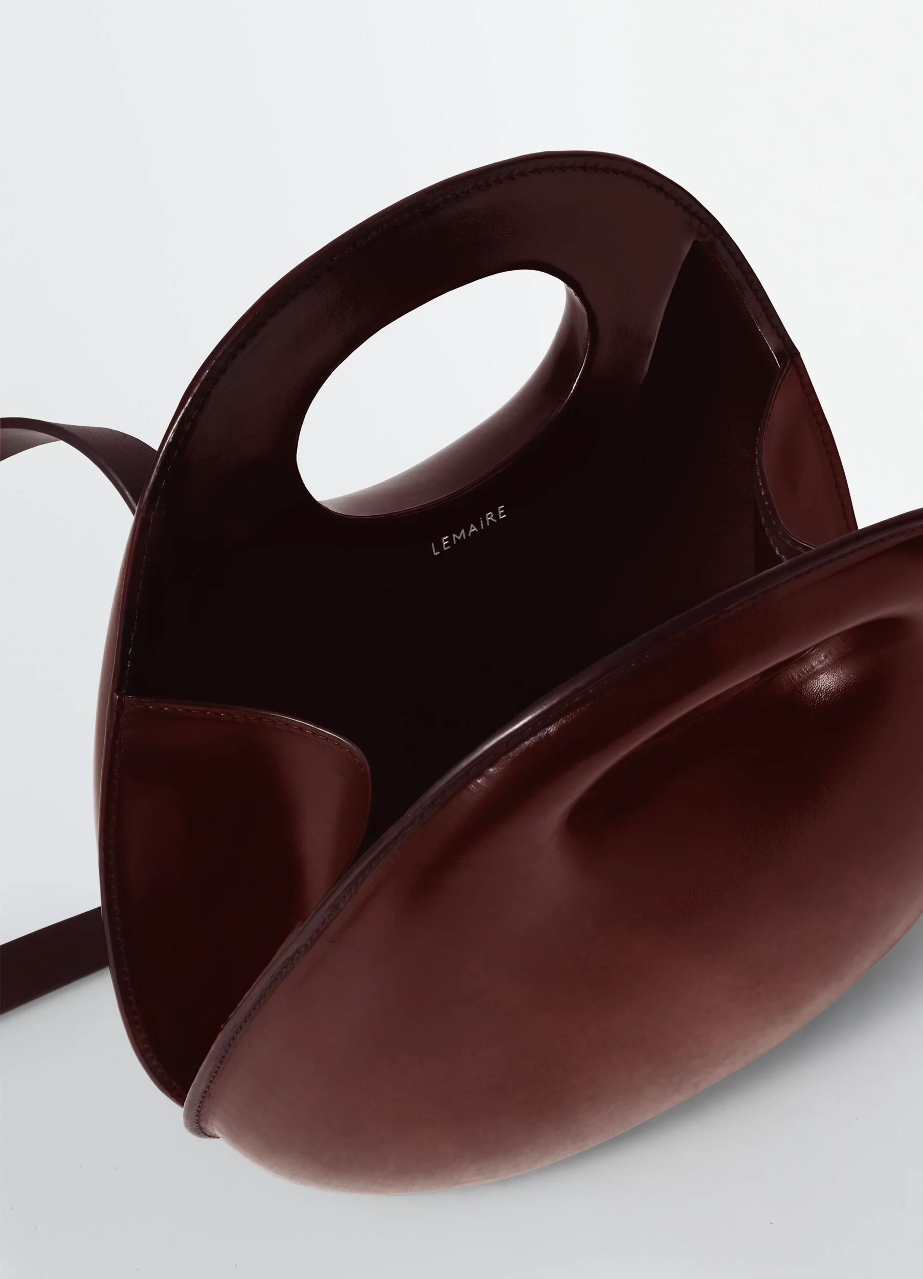 EGG BAG IN MOLDED LEATHER