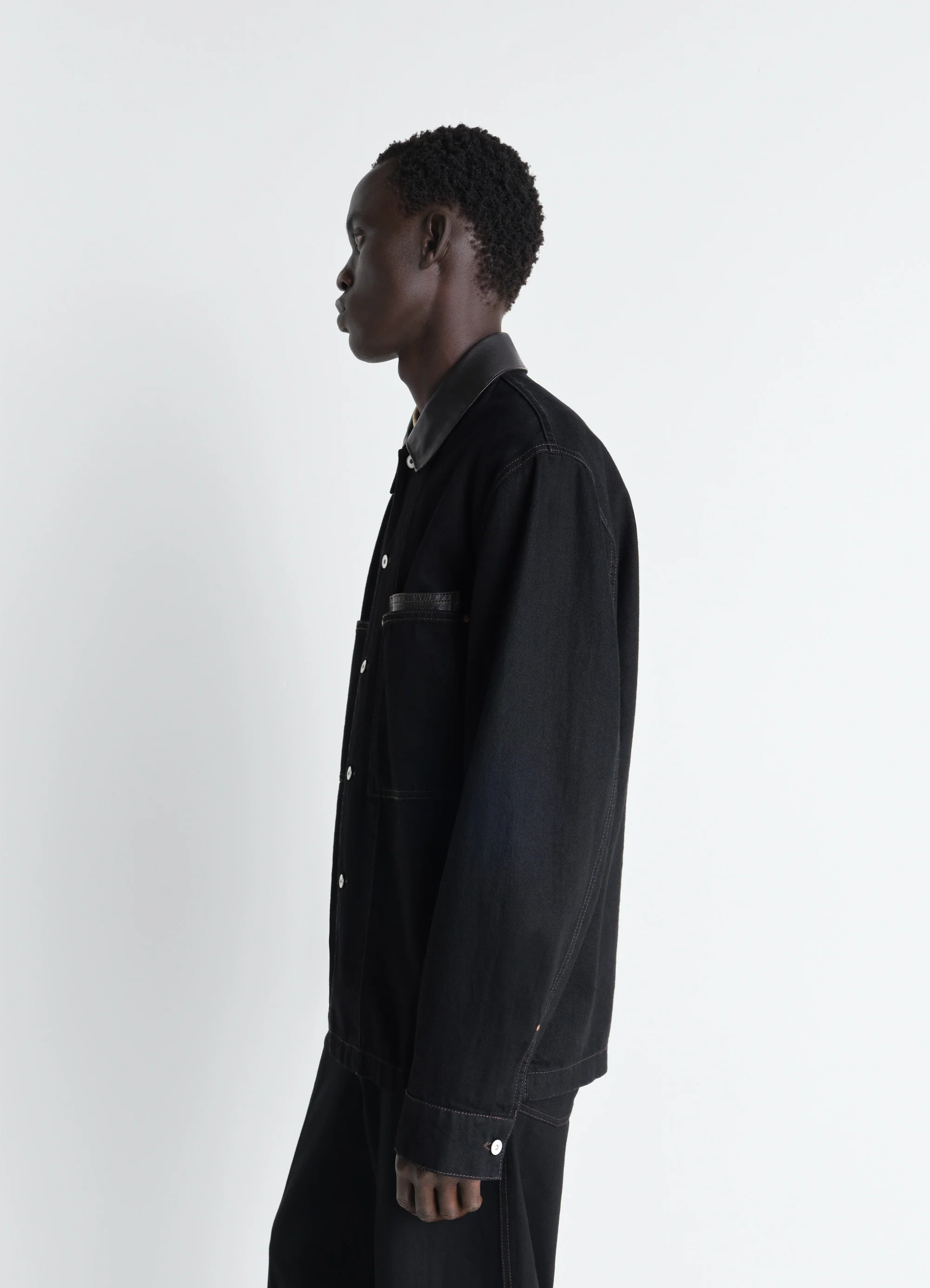WORKWEAR OVERSHIRT WITH LEATHER COLLAR IN DENIM