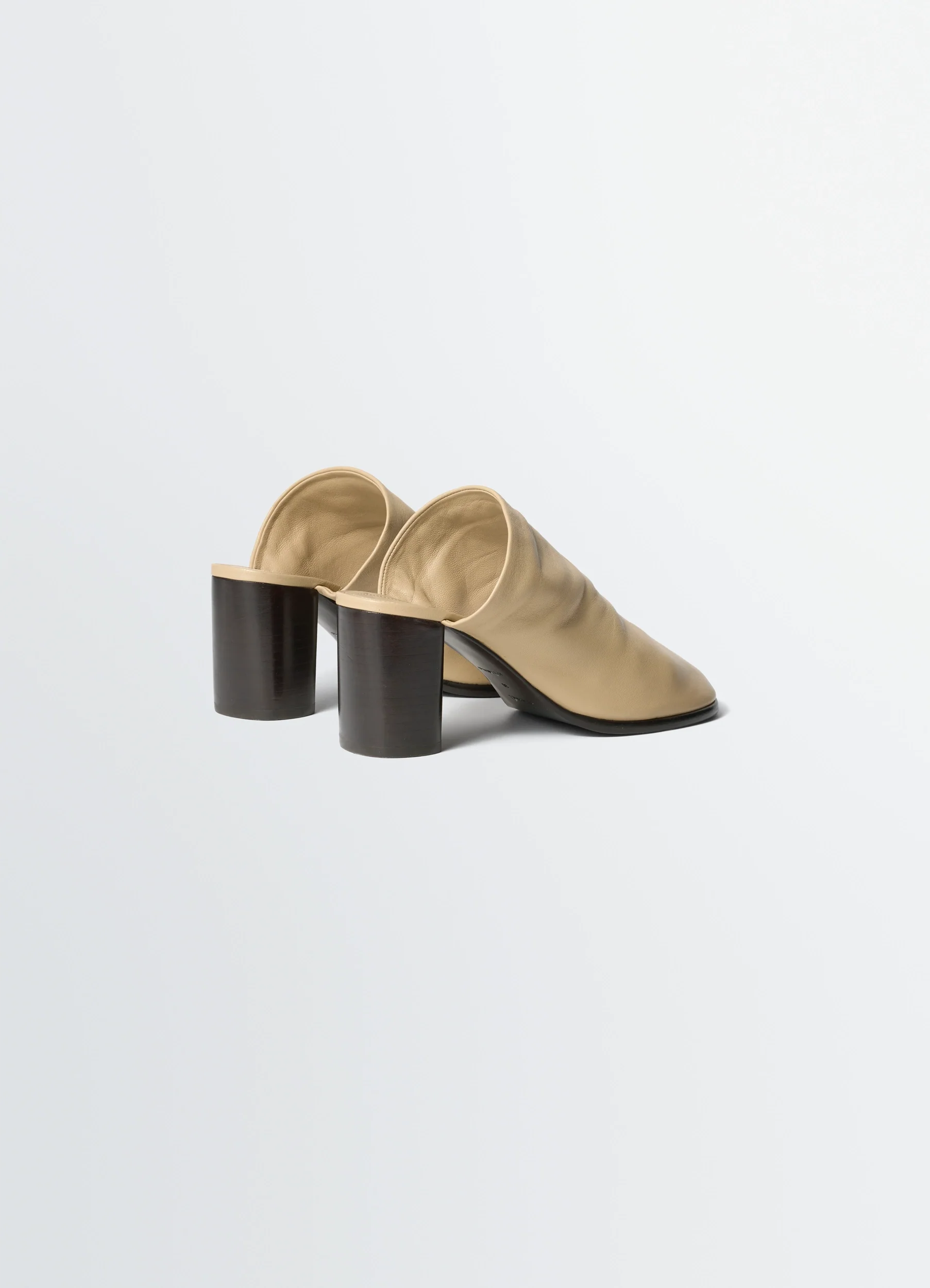 GLOVE MULES IN LEATHER