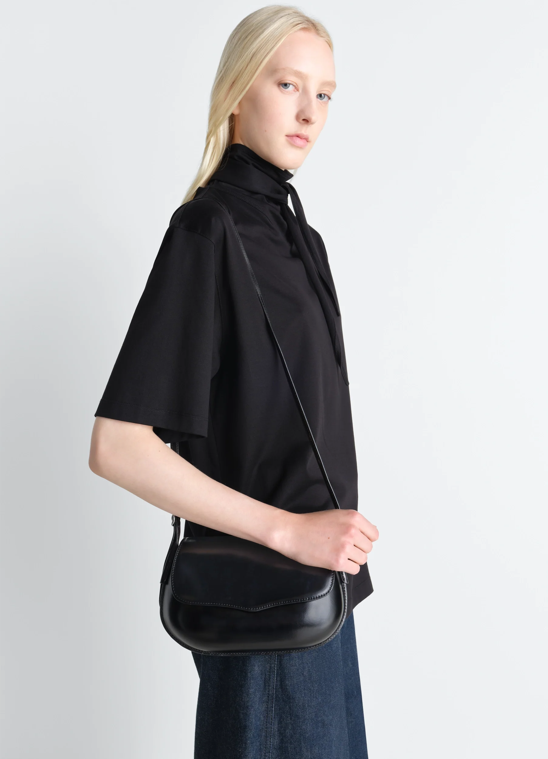 BELLY BAG IN MOLDED LEATHER