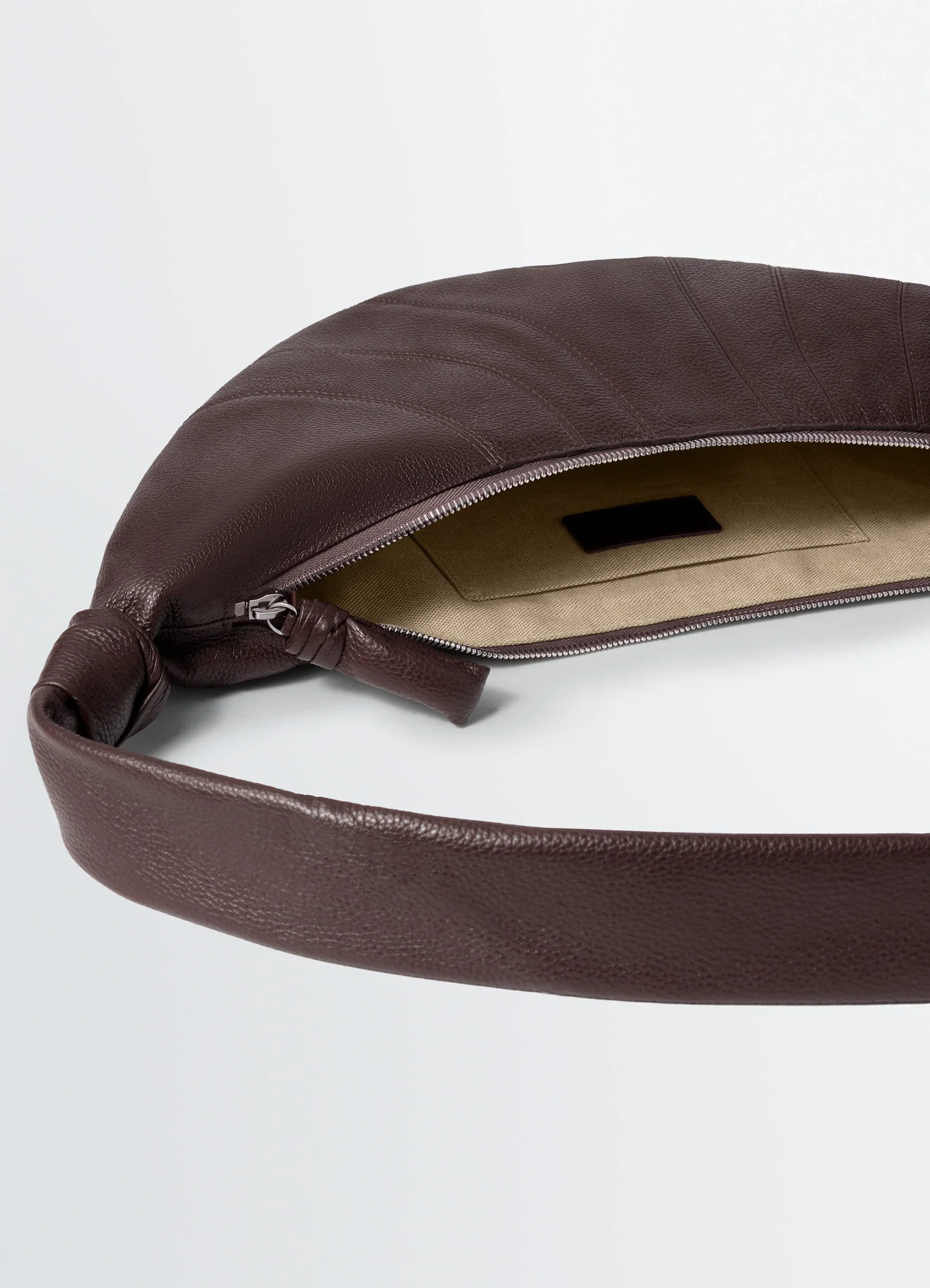 MEDIUM CROISSANT BAG IN LEATHER