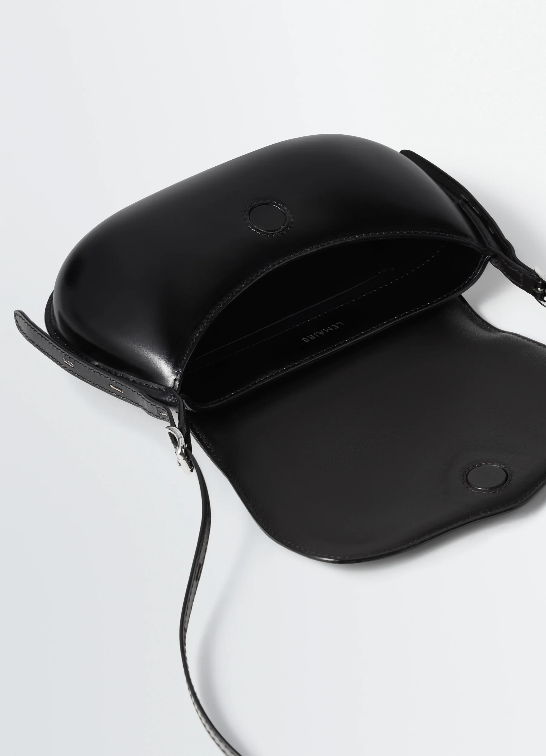 BELLY BAG IN MOLDED LEATHER