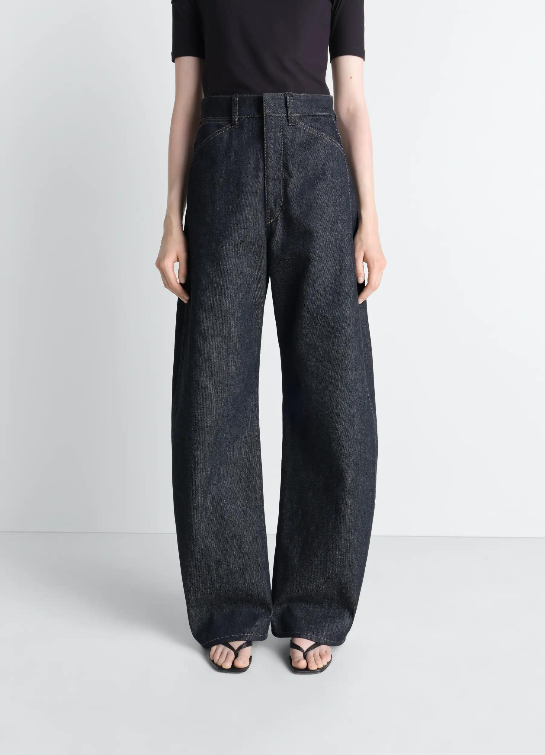 HIGH WAISTED CURVED PANTS IN DENIM
