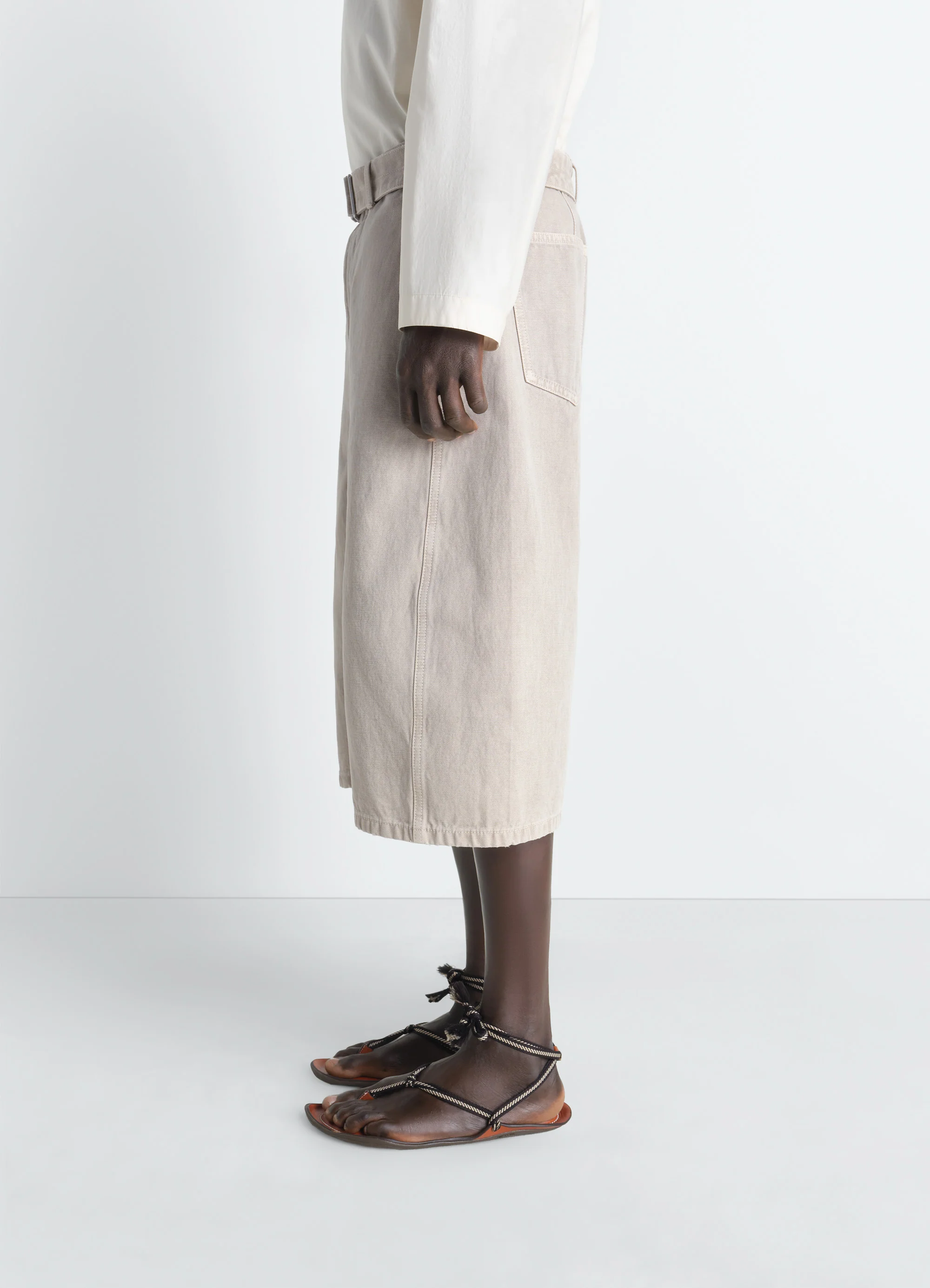 DENIM SHORT IN HEAVY BROKEN TWILL SNOW