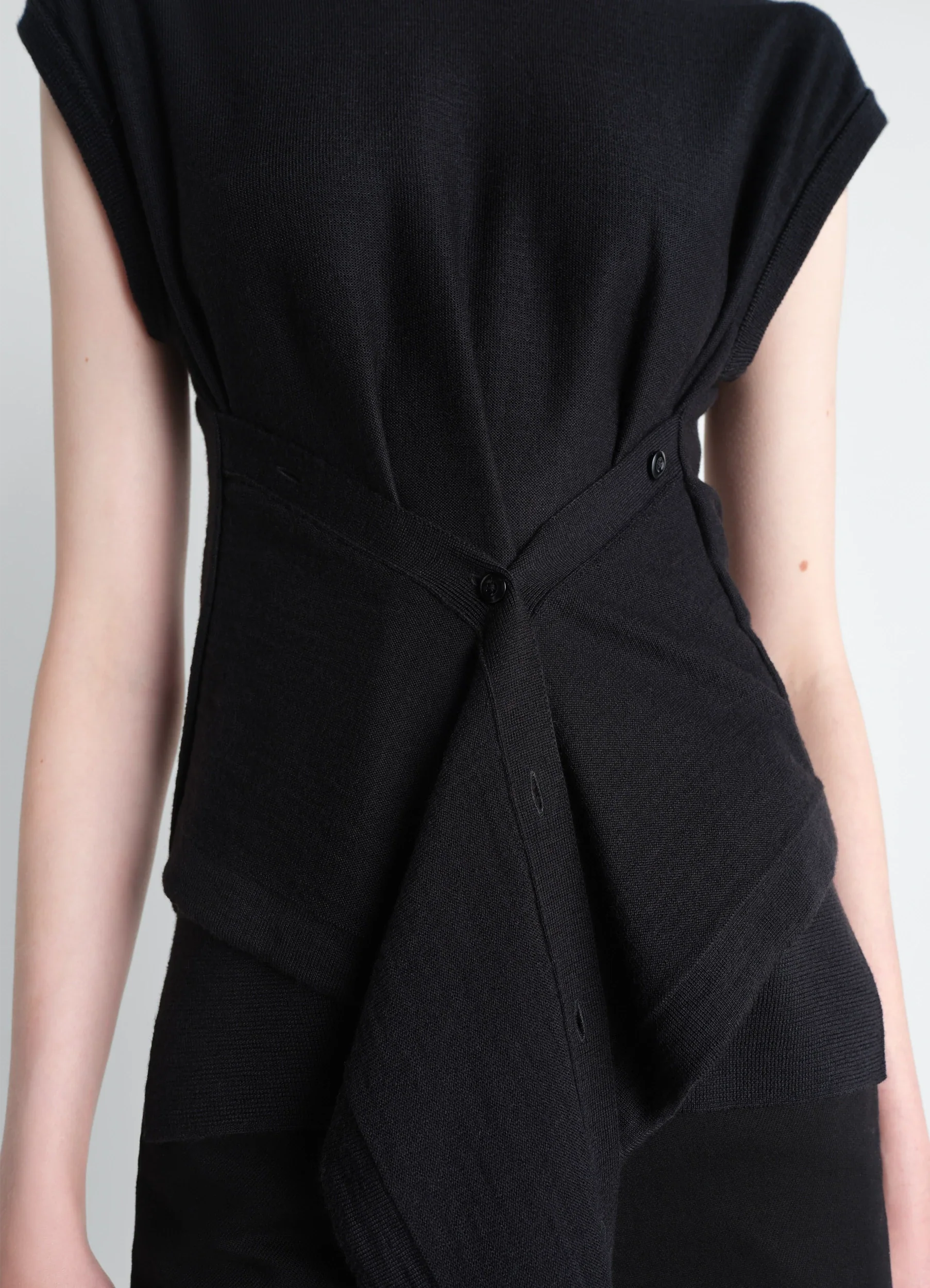 SLEEVELESS BUTTONED TOP IN MERINO BLEND