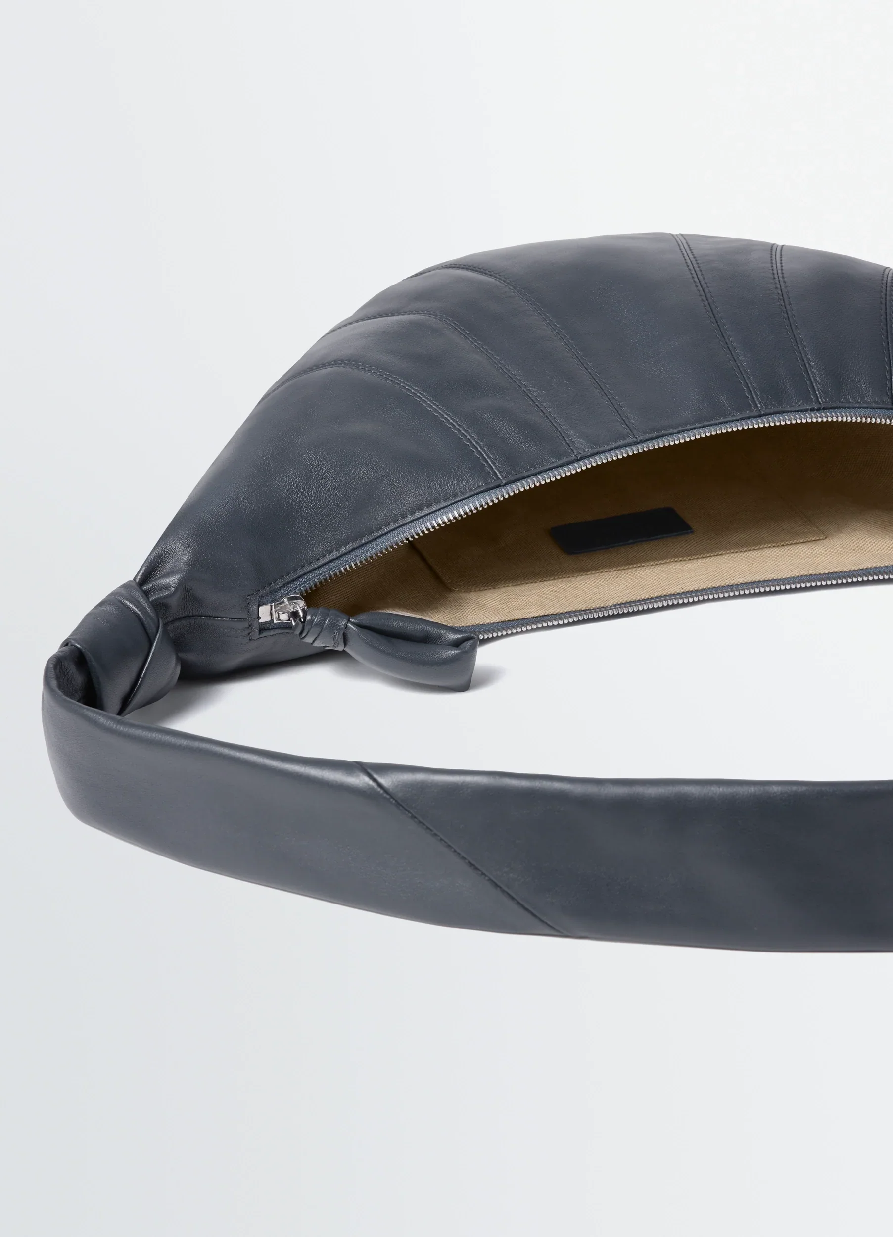 MEDIUM CROISSANT BAG IN LEATHER