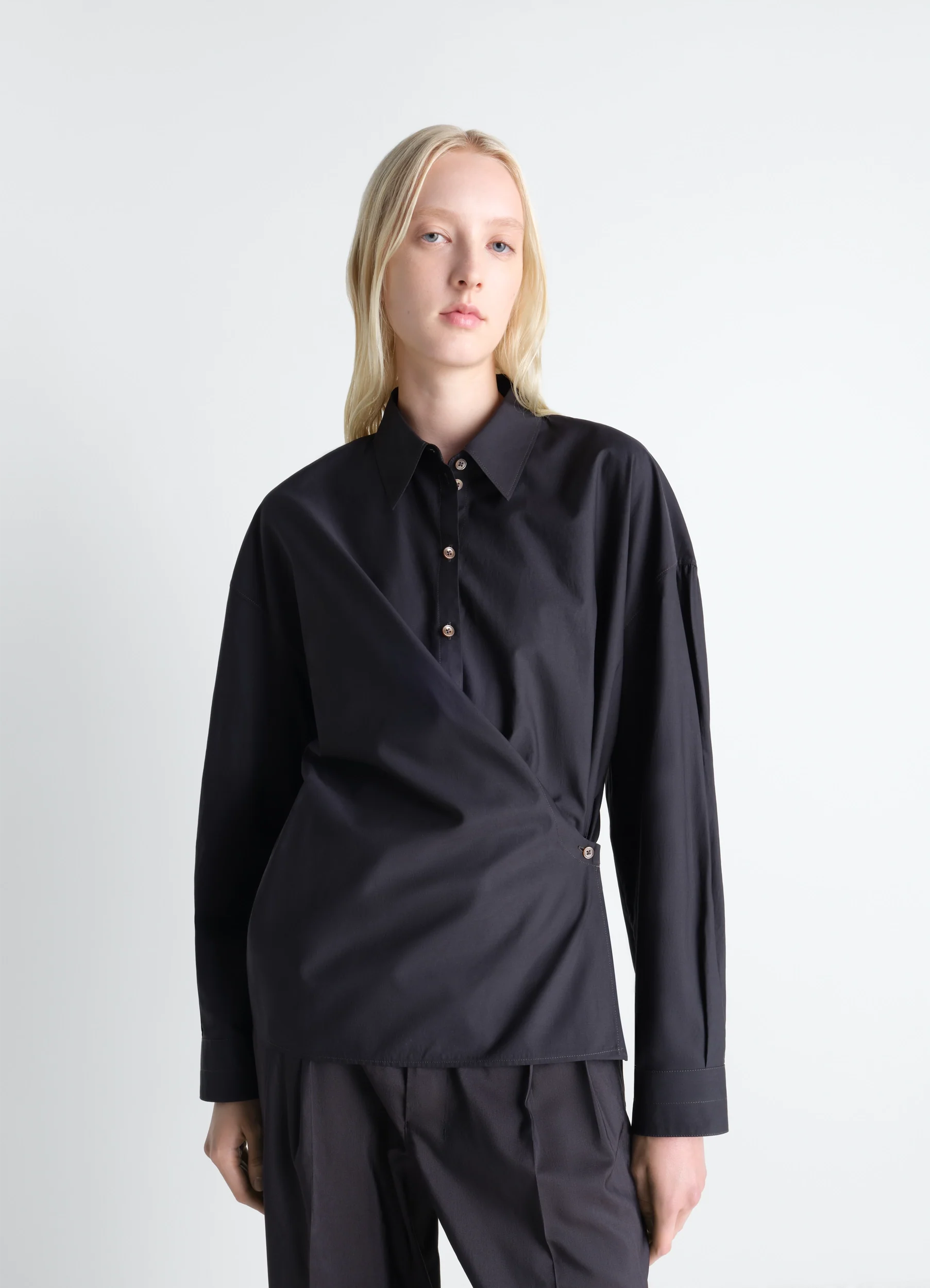 STRAIGHT COLLAR TWISTED SHIRT IN COTTON SILK