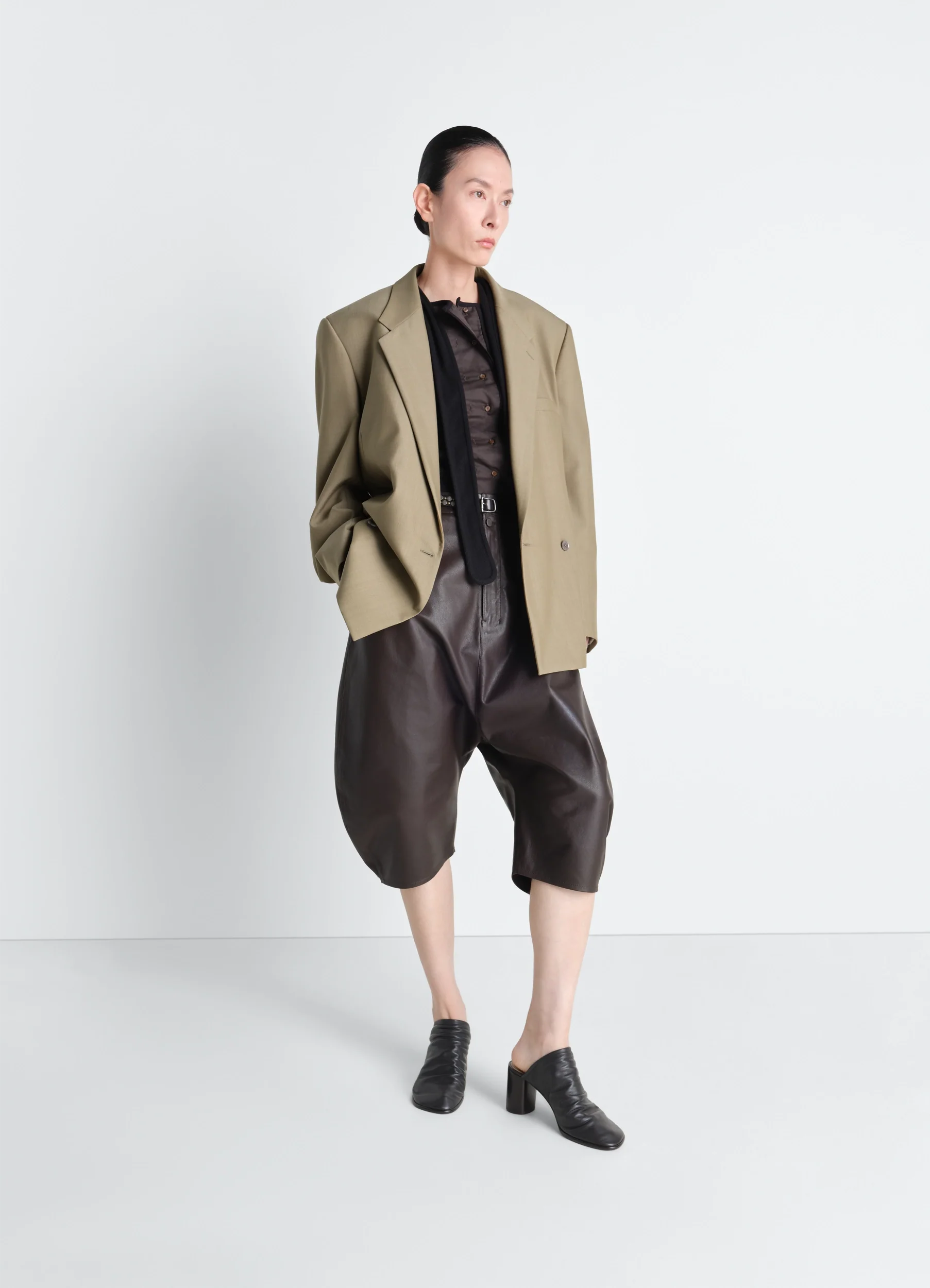 DOUBLE BREASTED TAILORED JACKET IN TROPICAL POLYWOOL
