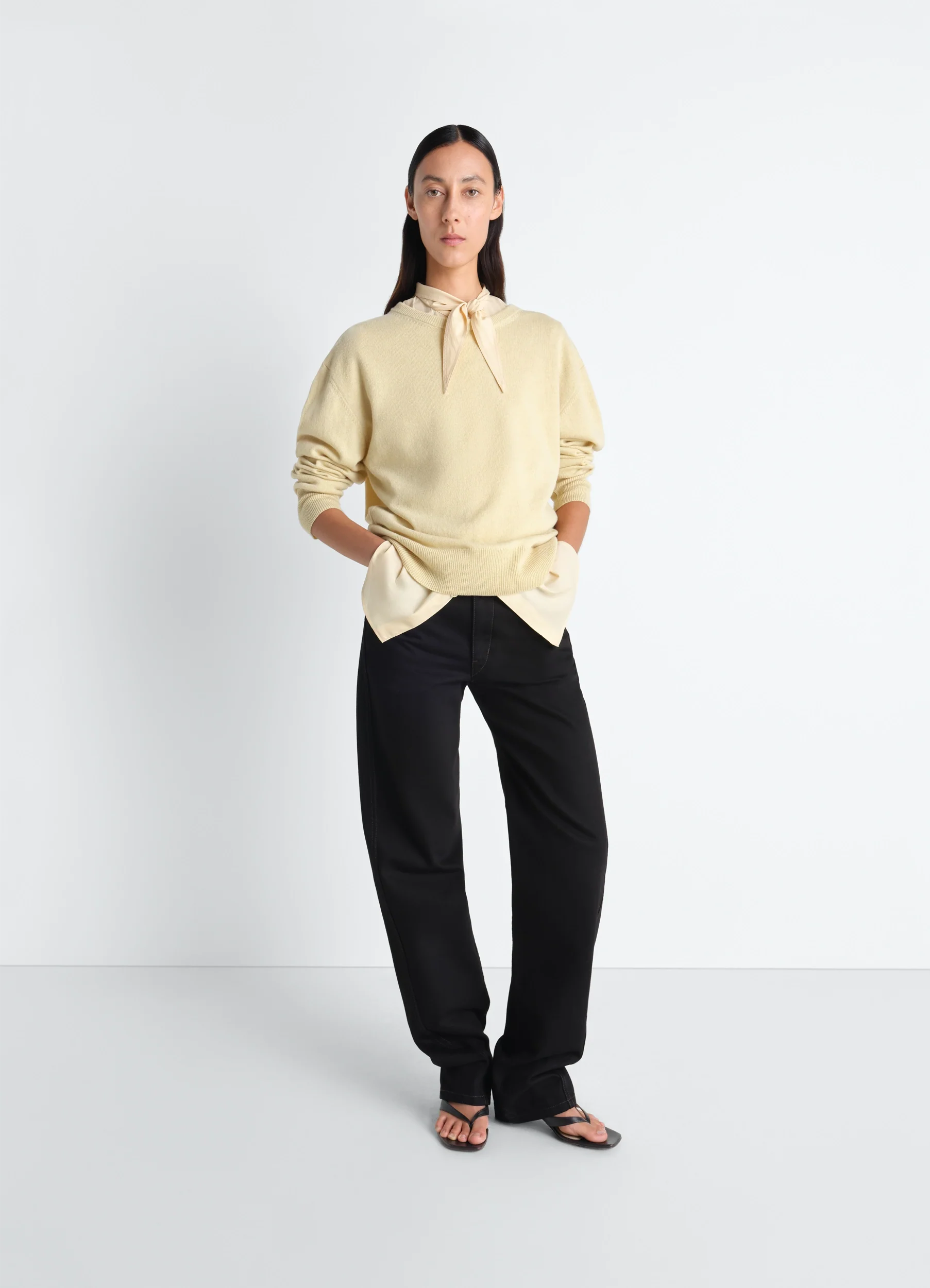 CREW NECK SWEATER IN CASHMERE WOOL