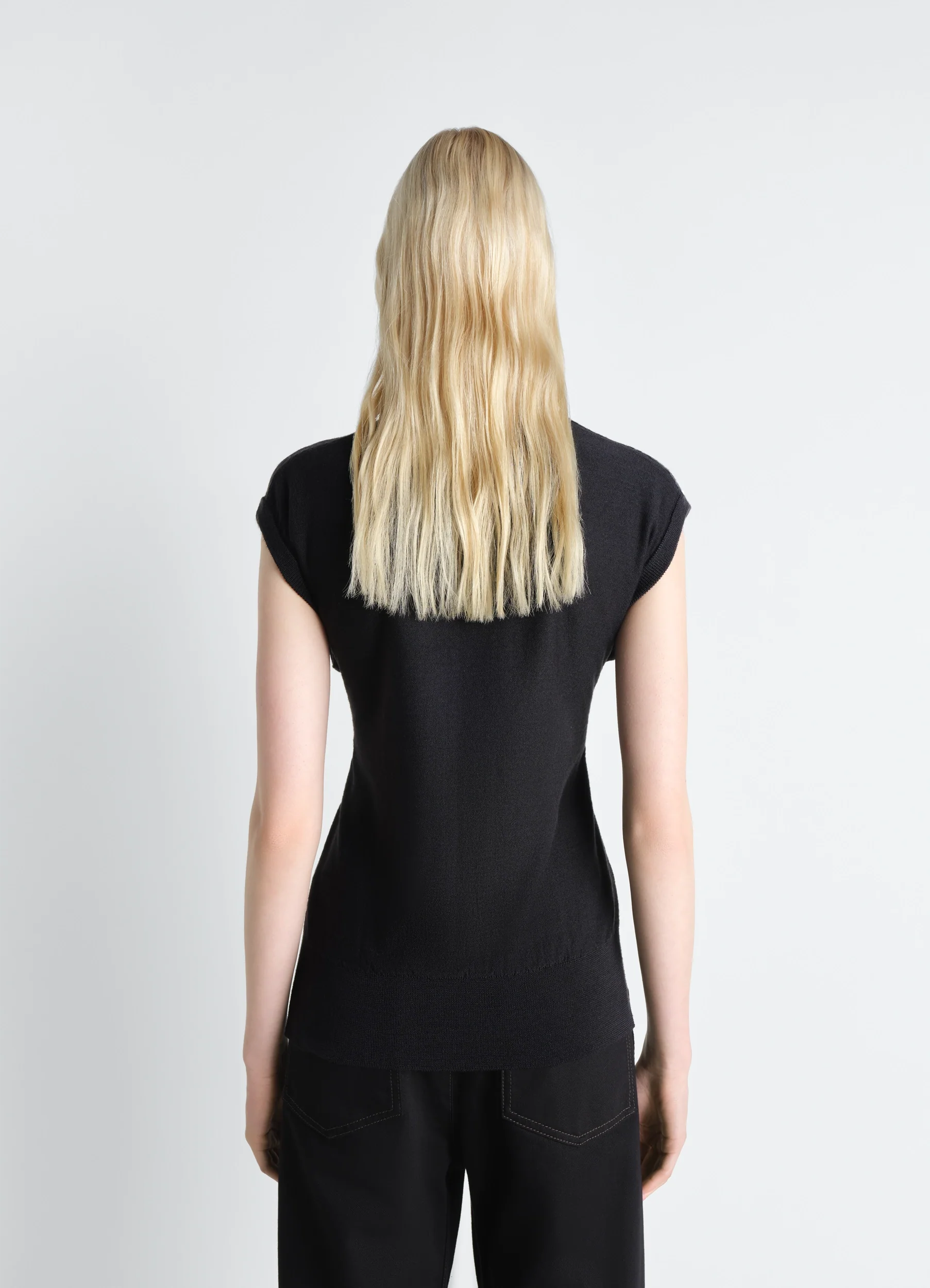 SLEEVELESS BUTTONED TOP IN MERINO BLEND