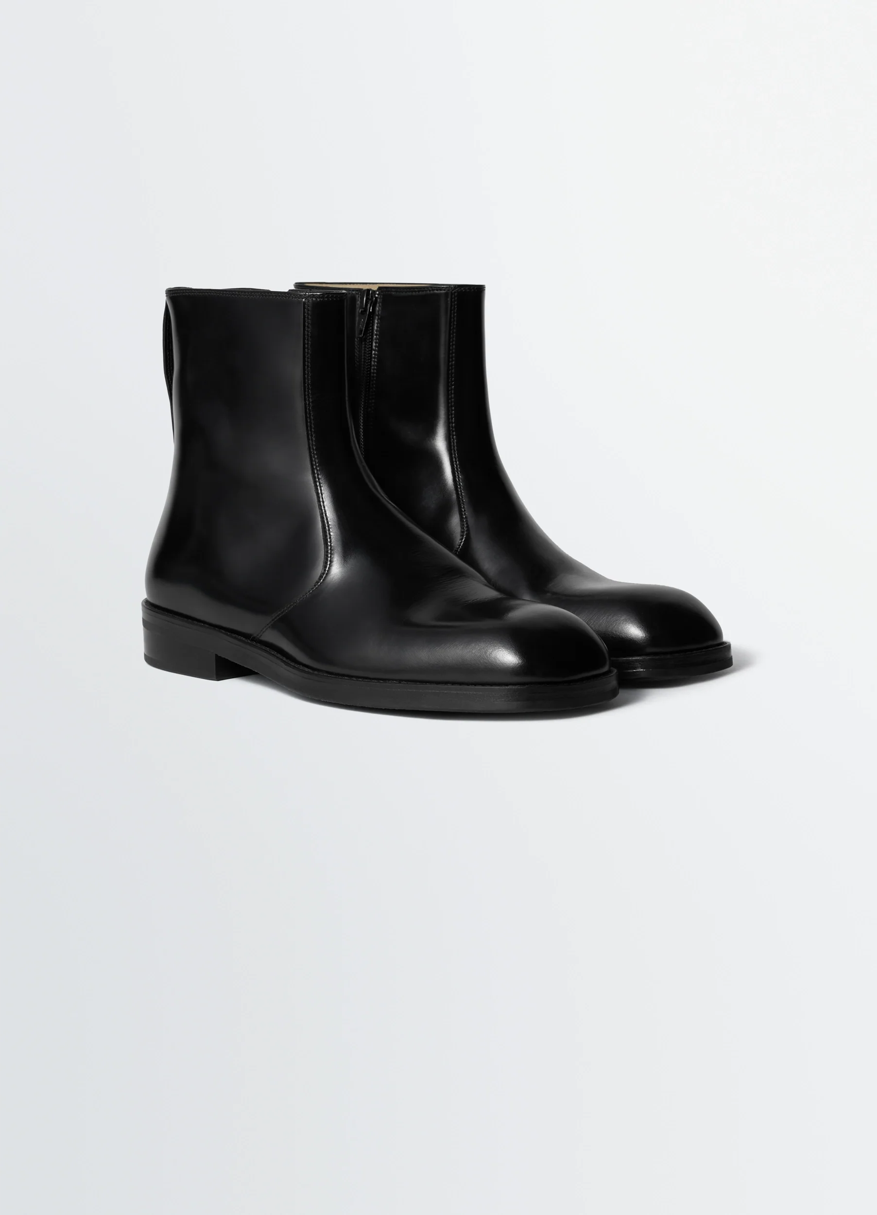 ZIPPED BOOTS IN LEATHER
