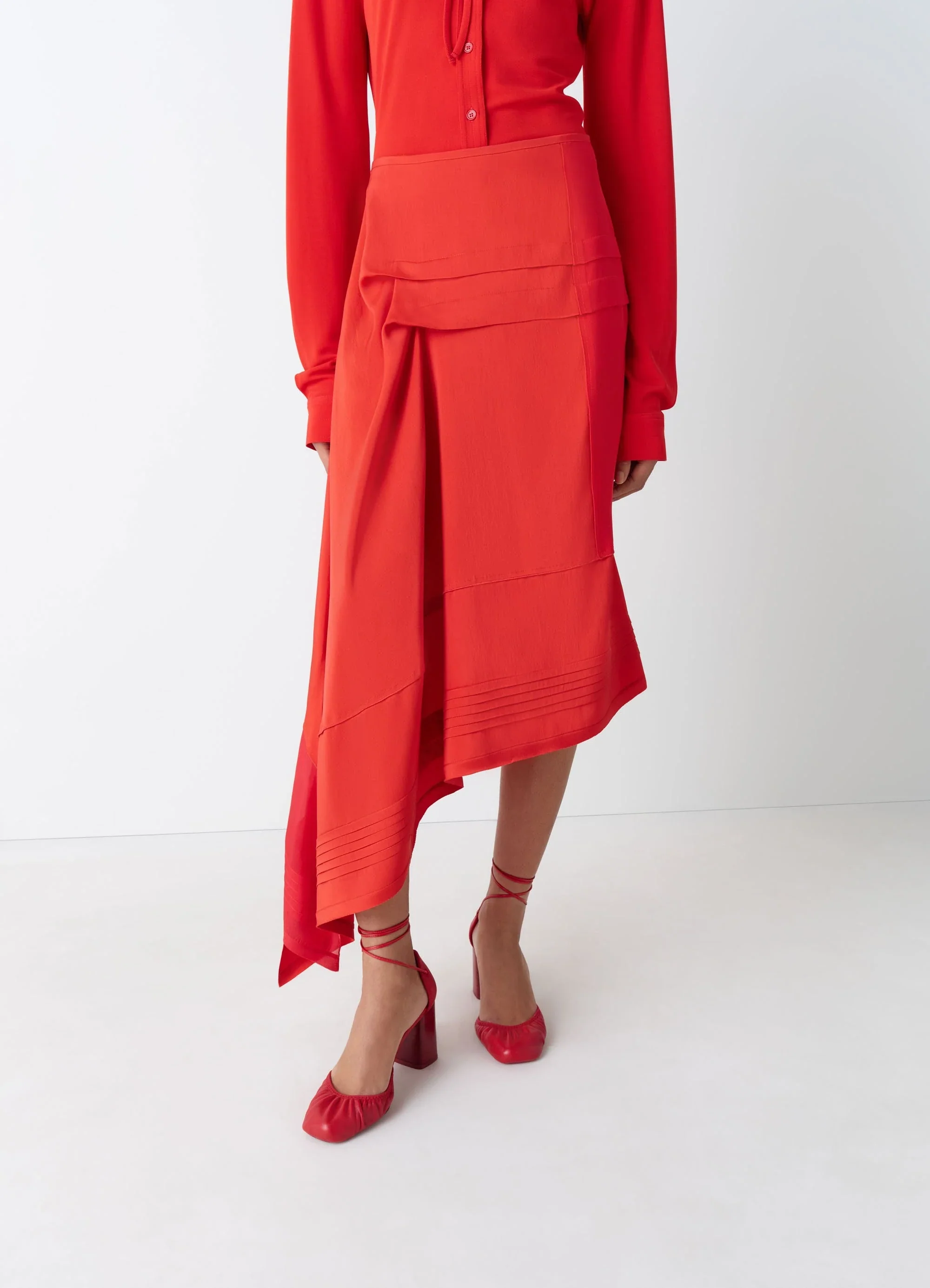 SKIRT WITH PLEATS IN SILK