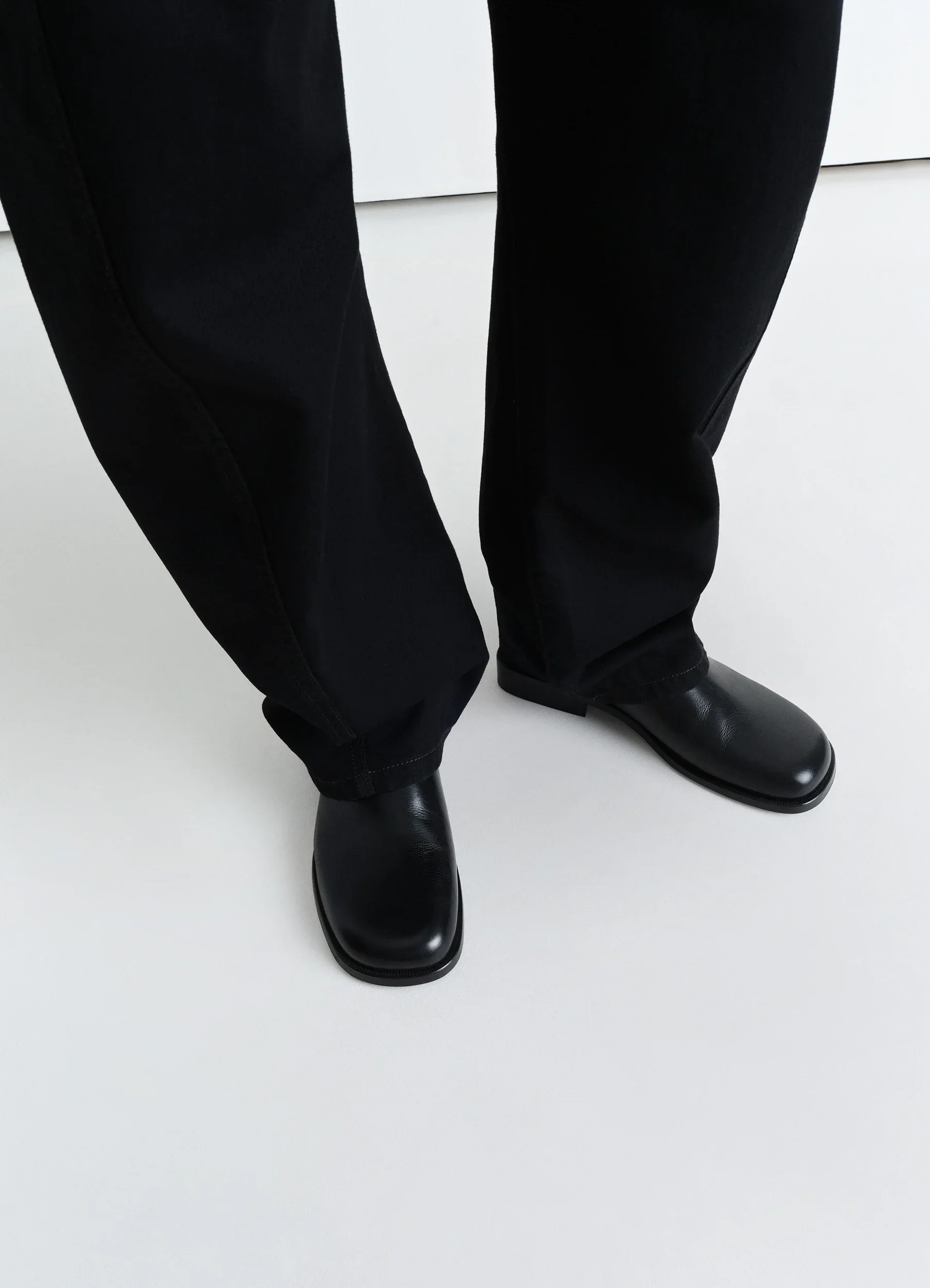 ANATOMIC SLIP ON IN LEATHER