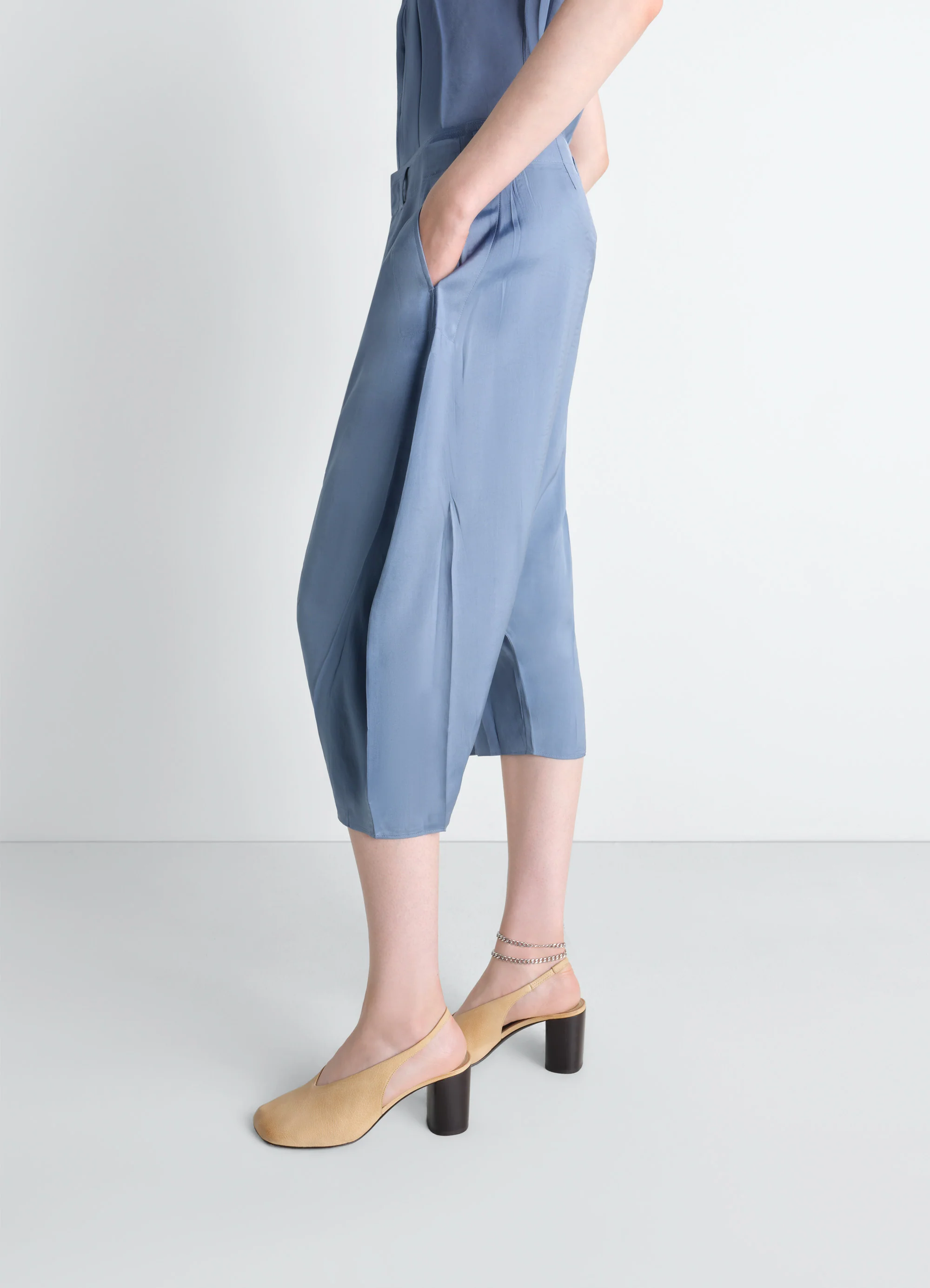 CREASED DROPPED CROTCH BERMUDAS IN POLY VISCOSE TWILL