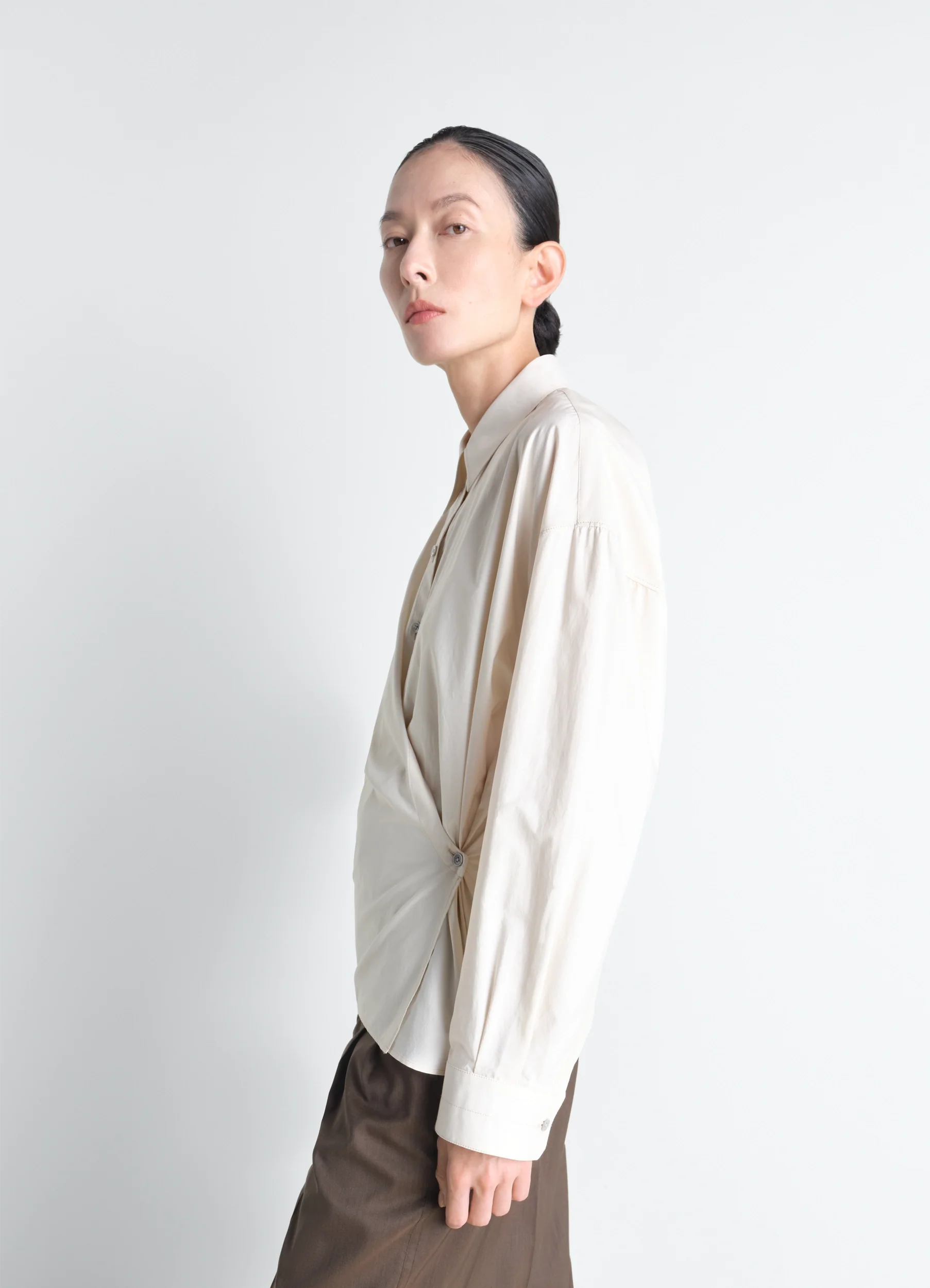STRAIGHT COLLAR TWISTED SHIRT IN WASHED COTTON SILK